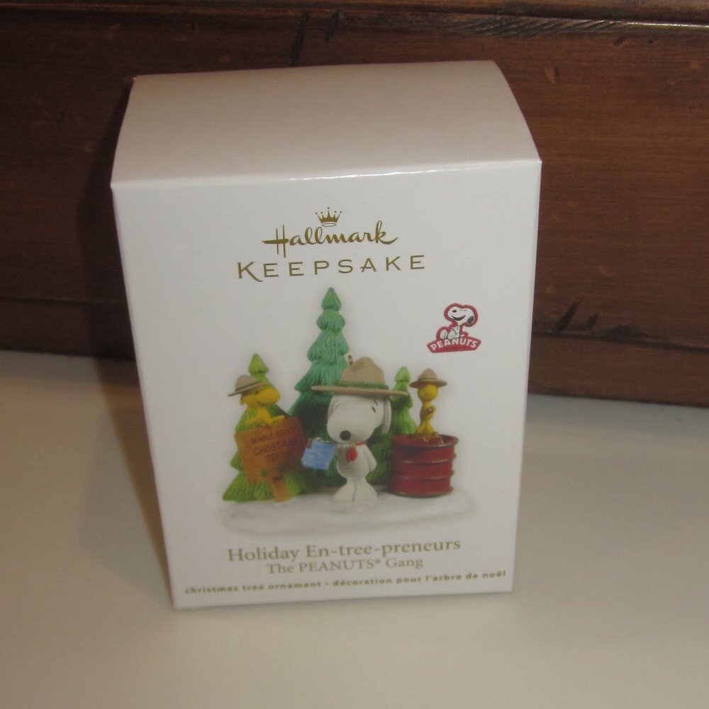 Snoopy Holiday En-tree-preneurs Peanuts Hallamrk Ornament
